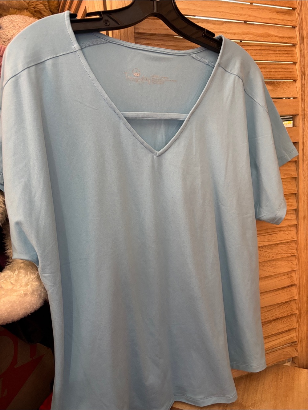 Tranquility by Colorado Clothing Light Blue V-Neck Short Sleeve Tee Large